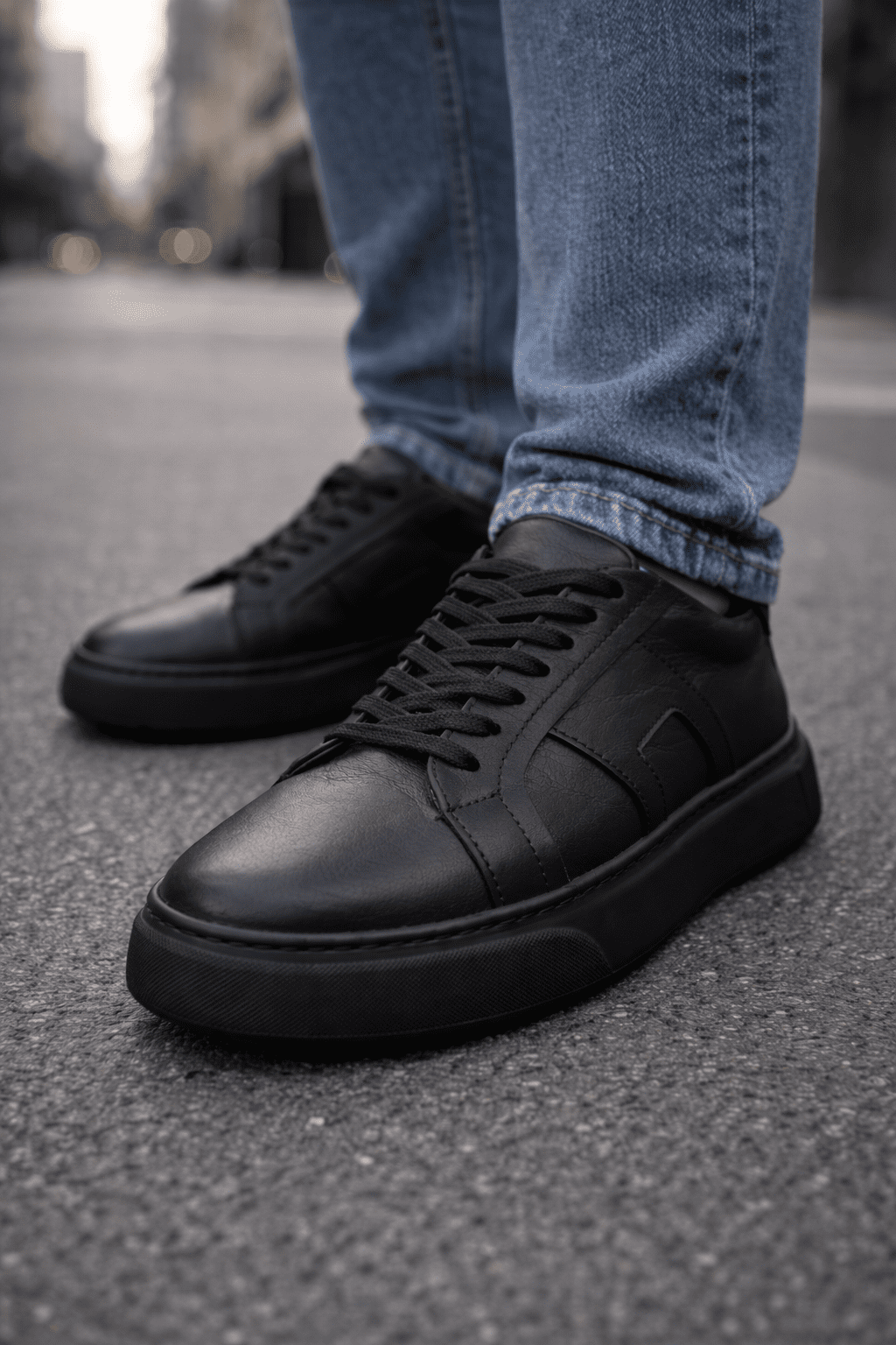Essential Leather Sneakers – Black gallery.thumbnail 1