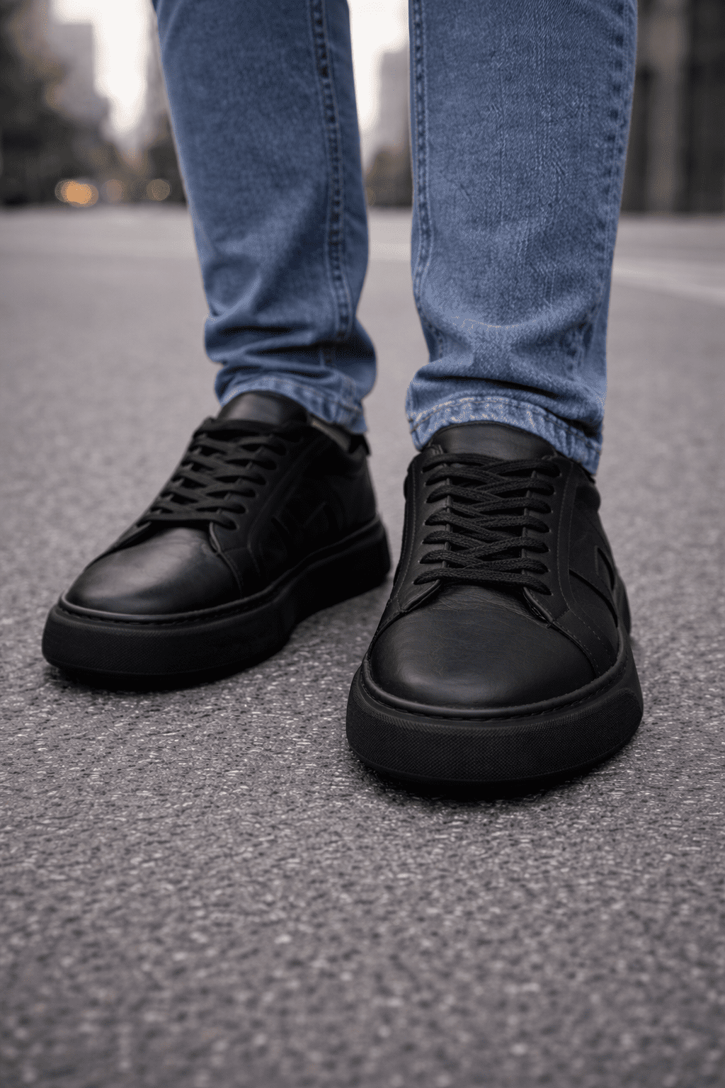 Essential Leather Sneakers – Black gallery.thumbnail 2