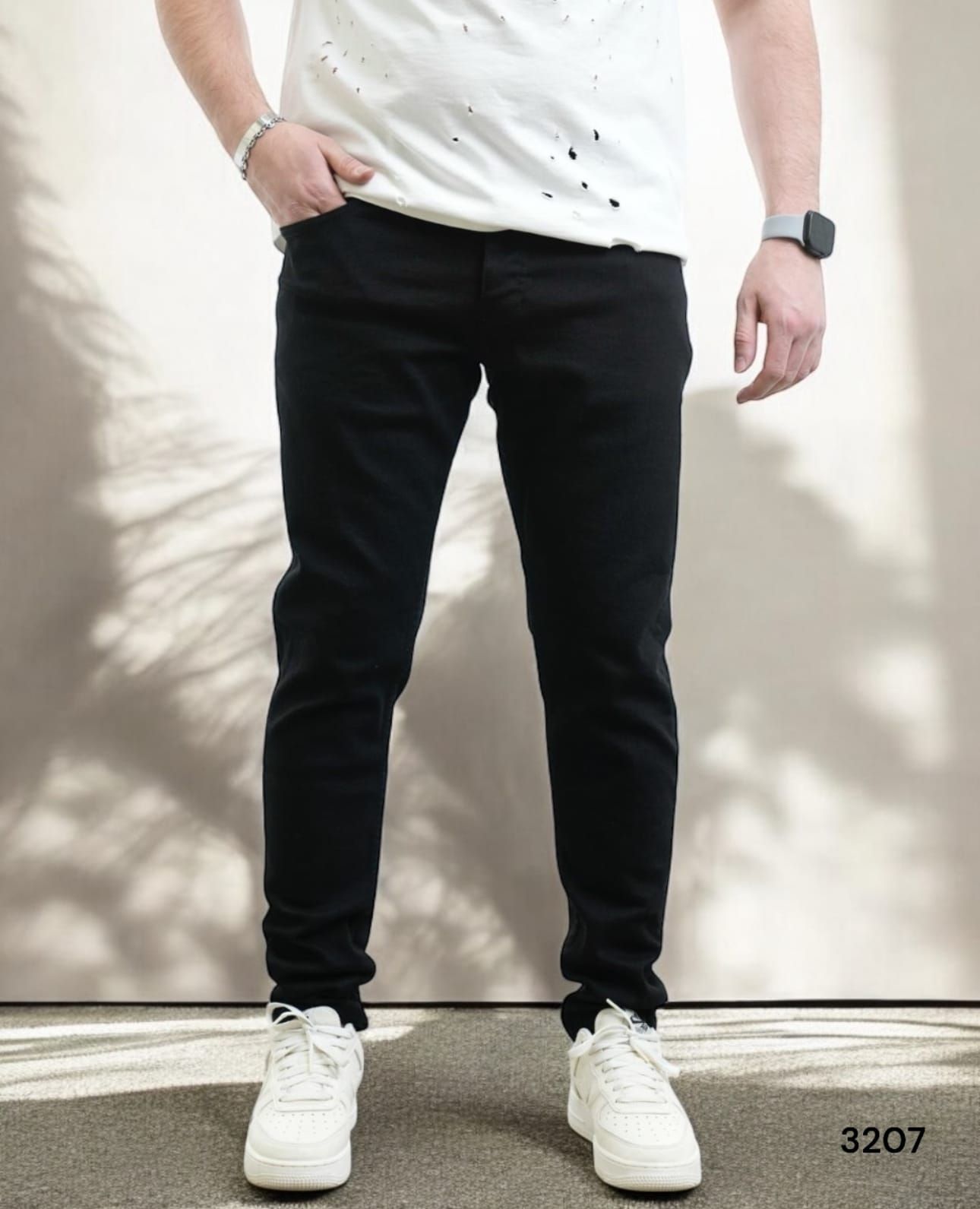 Black Slim-Fit Stretch Jeans gallery.thumbnail 1