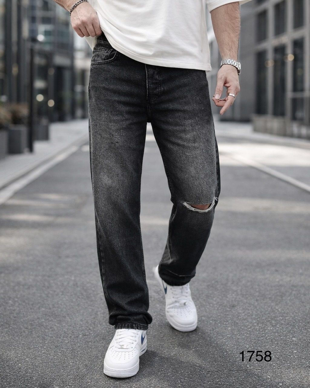 Distressed Washed Grey Jeans – Relaxed Fit 1