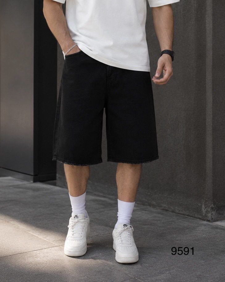 Relaxed Denim Shorts – Black gallery.thumbnail 1