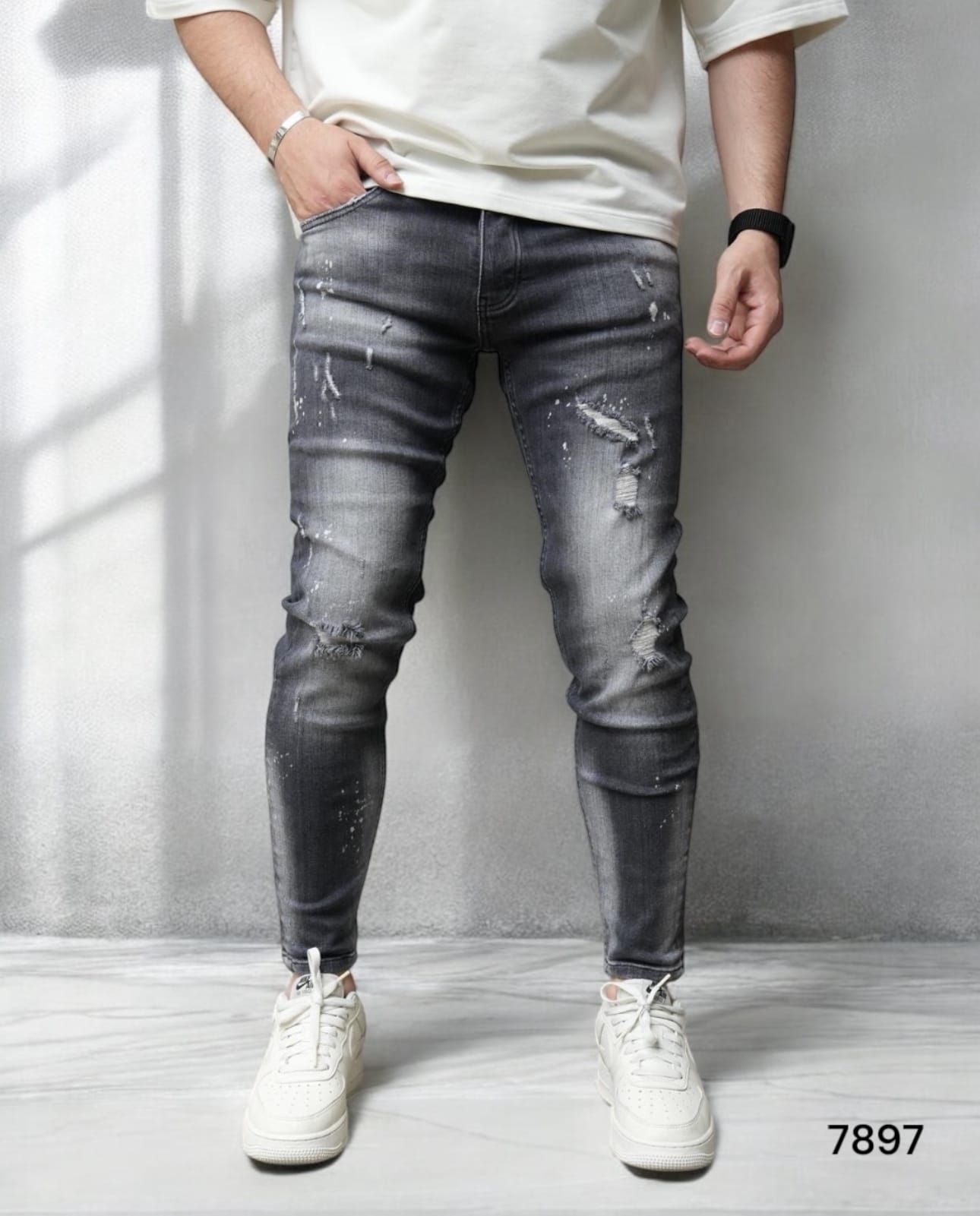 Distressed Grey Skinny Jeans gallery.thumbnail 1