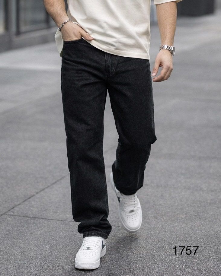 Dark Washed Relaxed Fit Jeans – Black 1