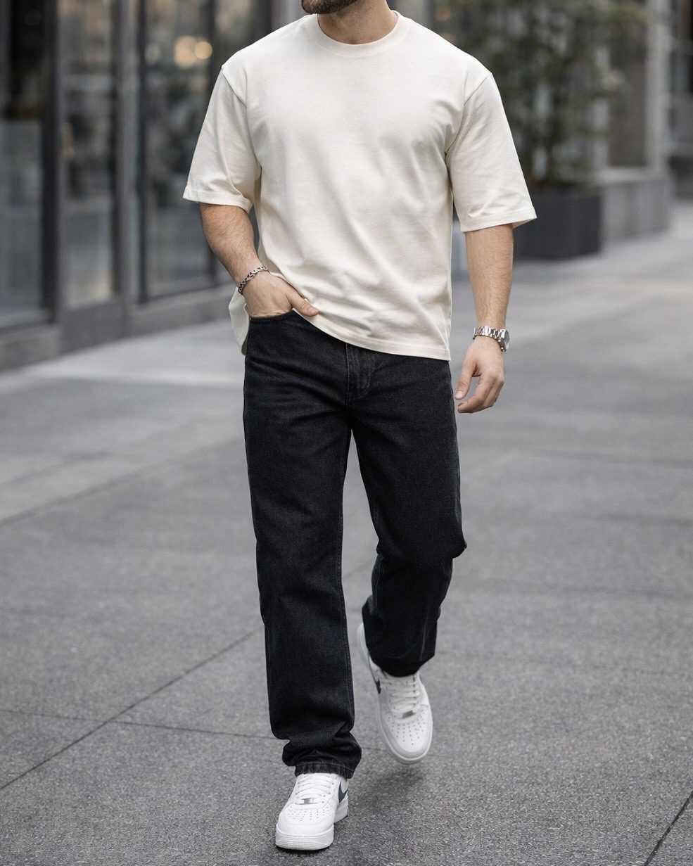 Dark Washed Relaxed Fit Jeans – Black gallery.thumbnail 3