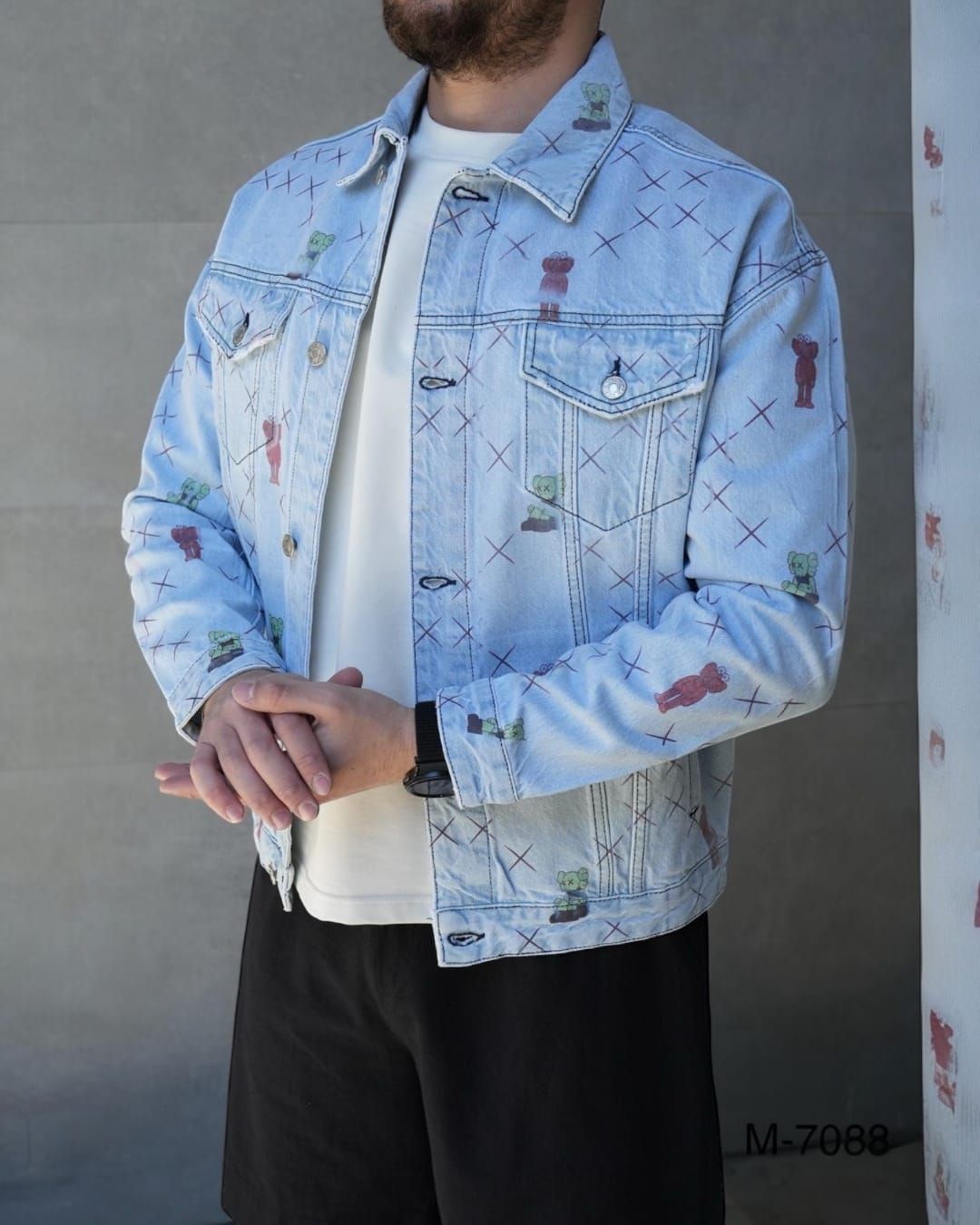 Light Wash Printed Denim Jacket gallery.thumbnail 2