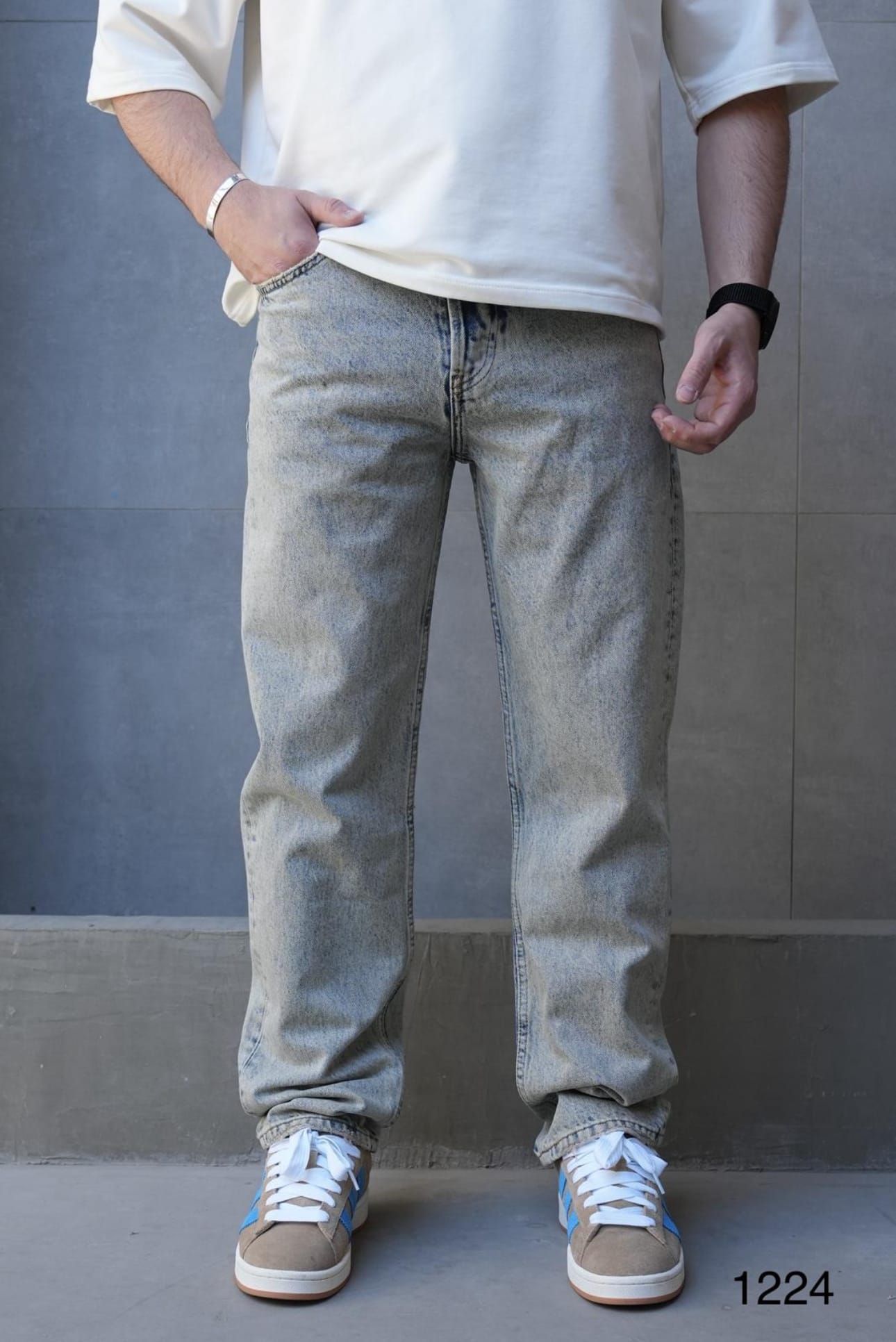 Light Washed Straight-Fit Jeans gallery.thumbnail 1