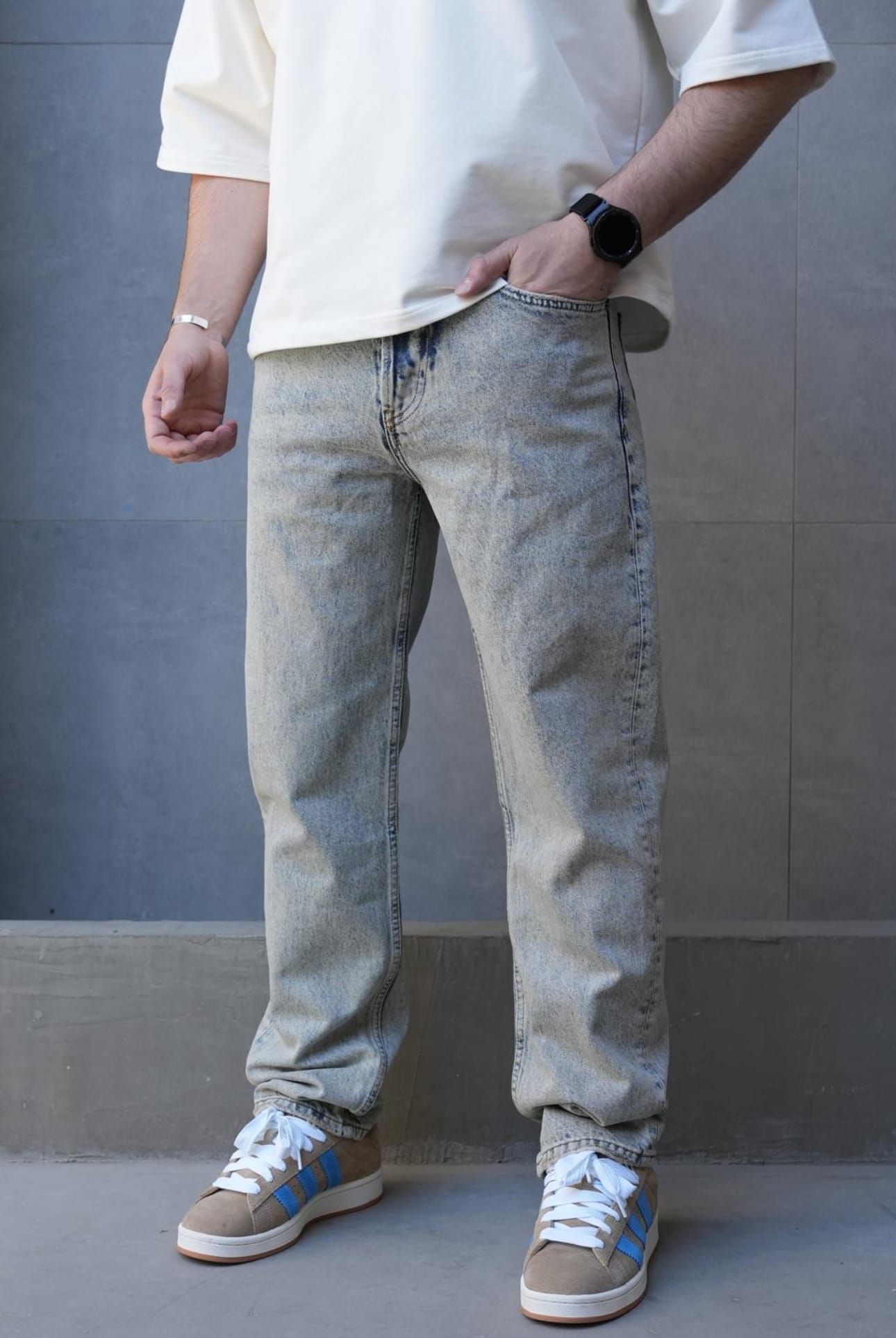 Light Washed Straight-Fit Jeans gallery.thumbnail 2