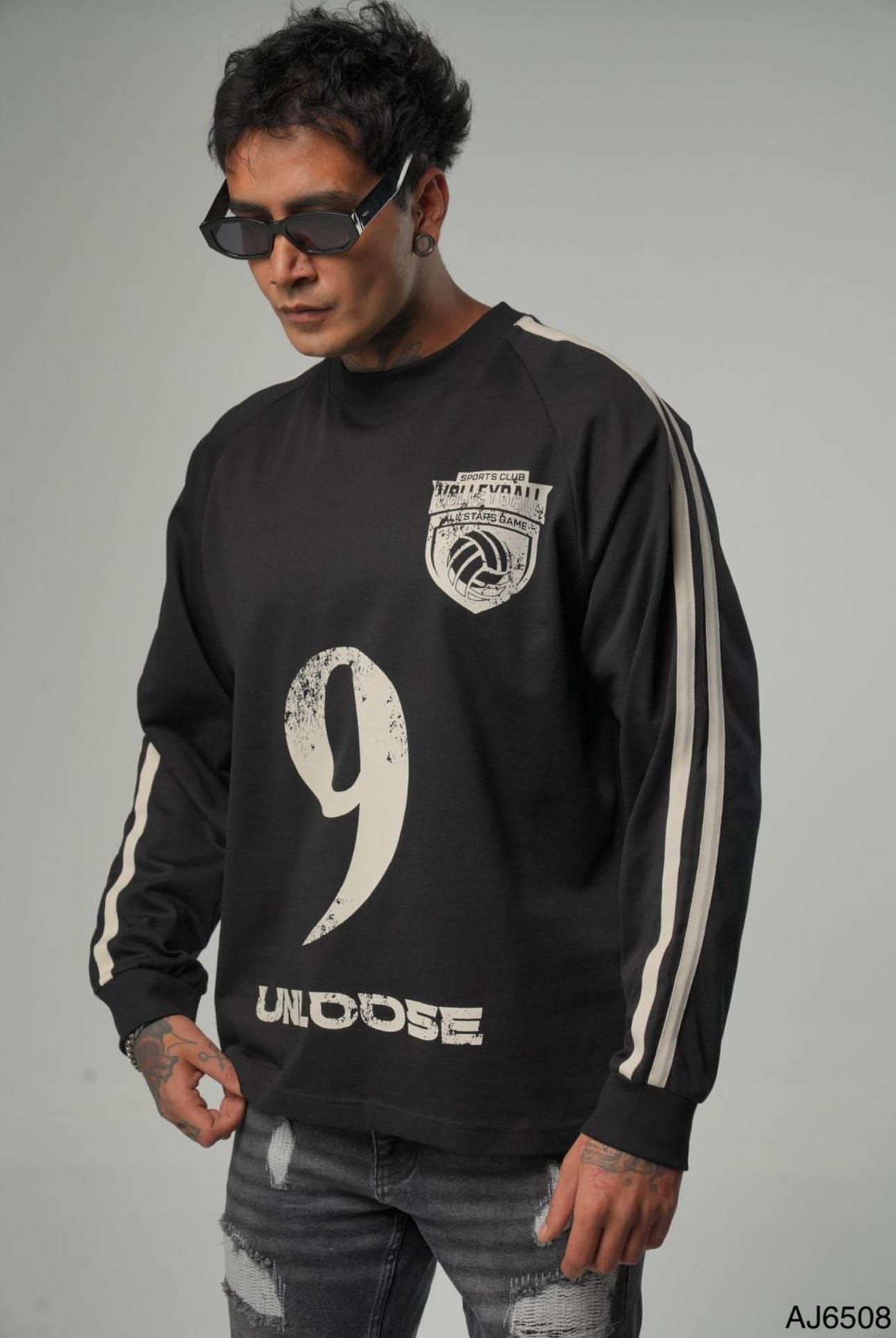 Black “UNLOOSE 9” Crewneck Sweatshir gallery.thumbnail 2