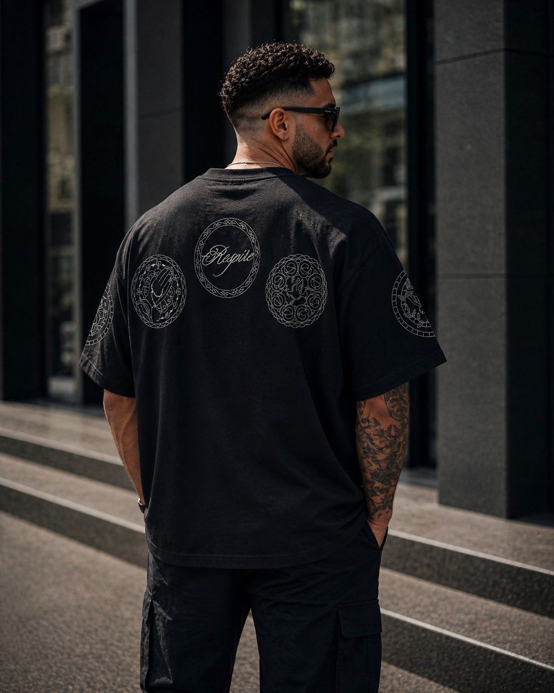 Respire Oversized Graphic T-Shirt – Black gallery.thumbnail 2