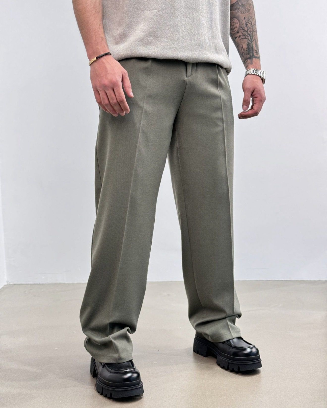 Wide-Leg Tailored Pants – Olive gallery.thumbnail 2