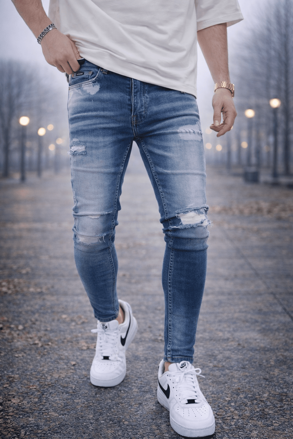 LIGHT WASH RIPPED SLIM DENIM gallery.thumbnail 1