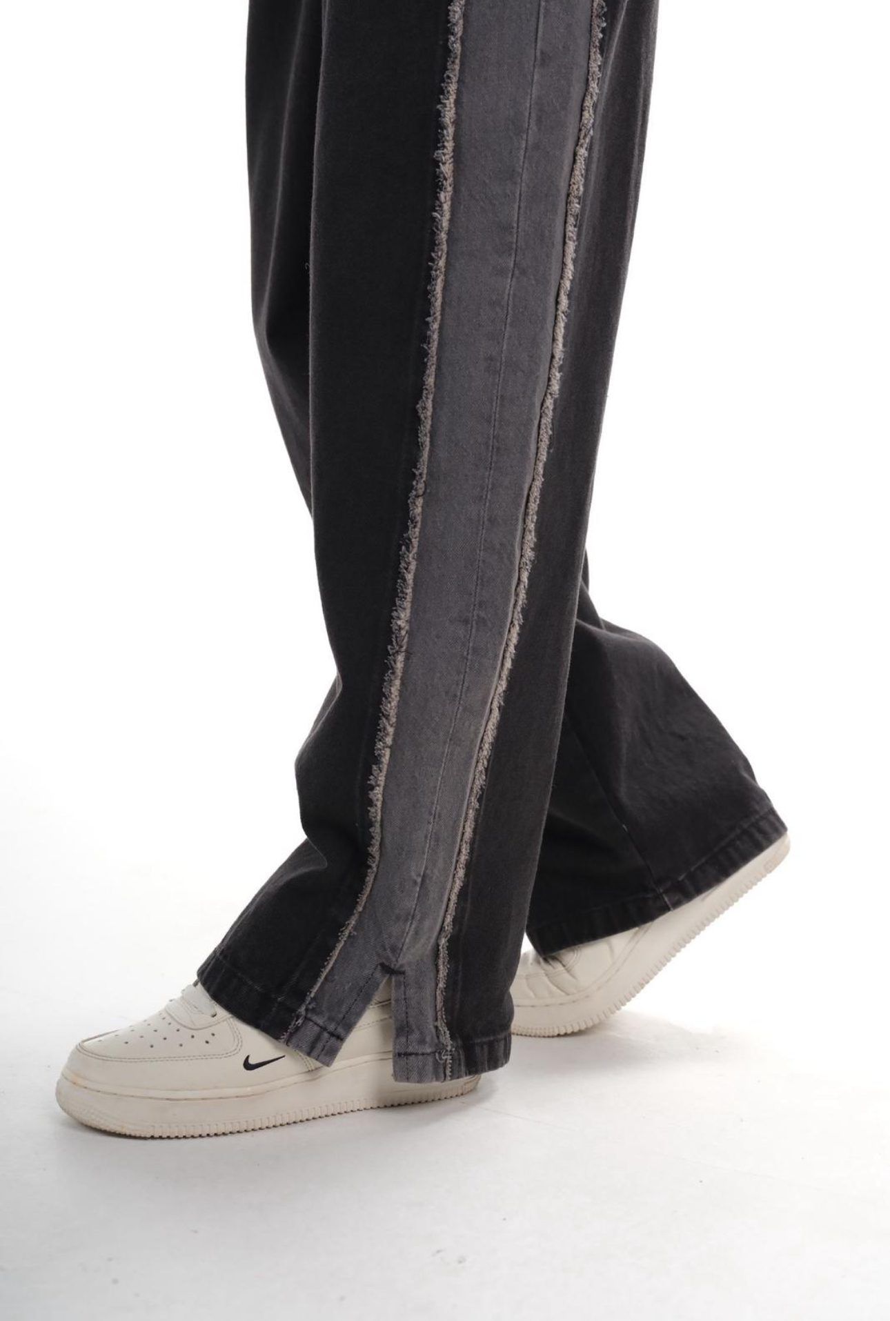BLACK WIDE-LEG DENIM JEANS WITH RAW SIDE SEAM gallery.thumbnail 3