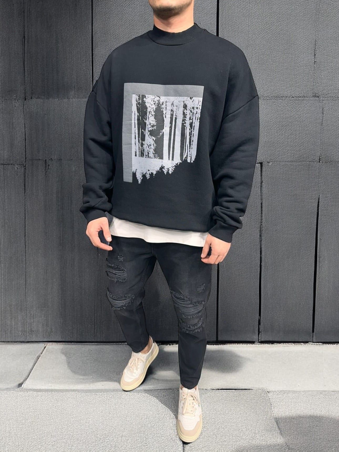 Black Graphic Sweatshirt gallery.thumbnail 2