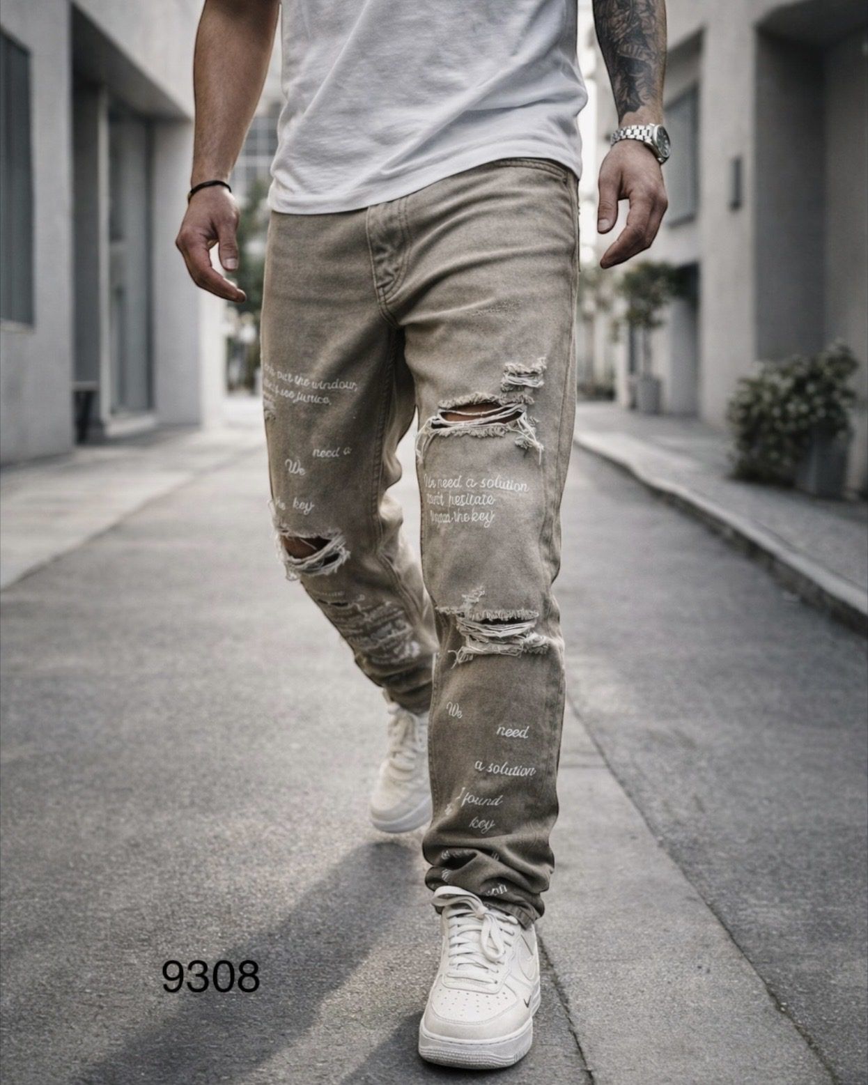 Distressed Relaxed Fit Denim Jeans gallery.thumbnail 1