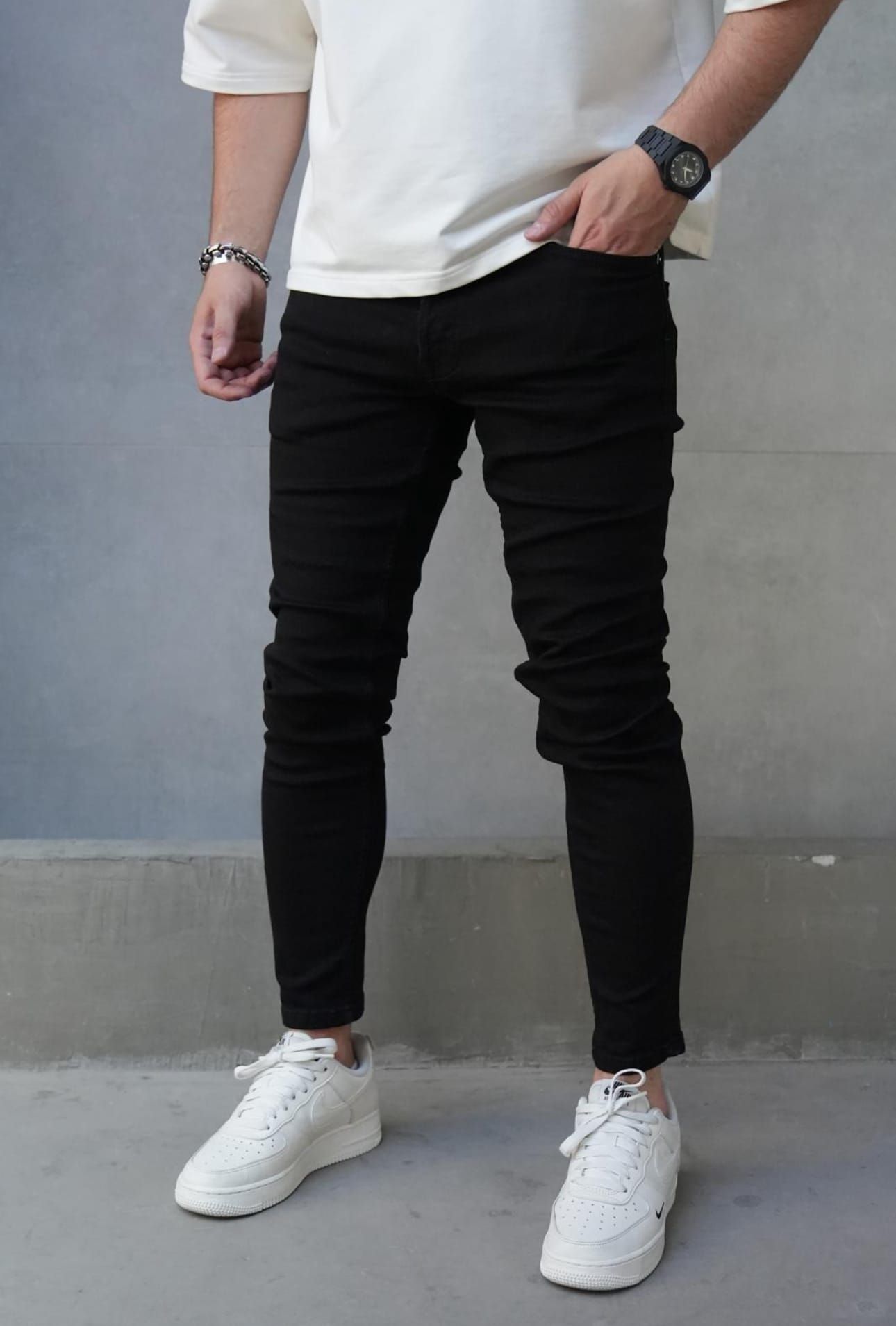 Classic Black Skinny Jeans gallery.thumbnail 2