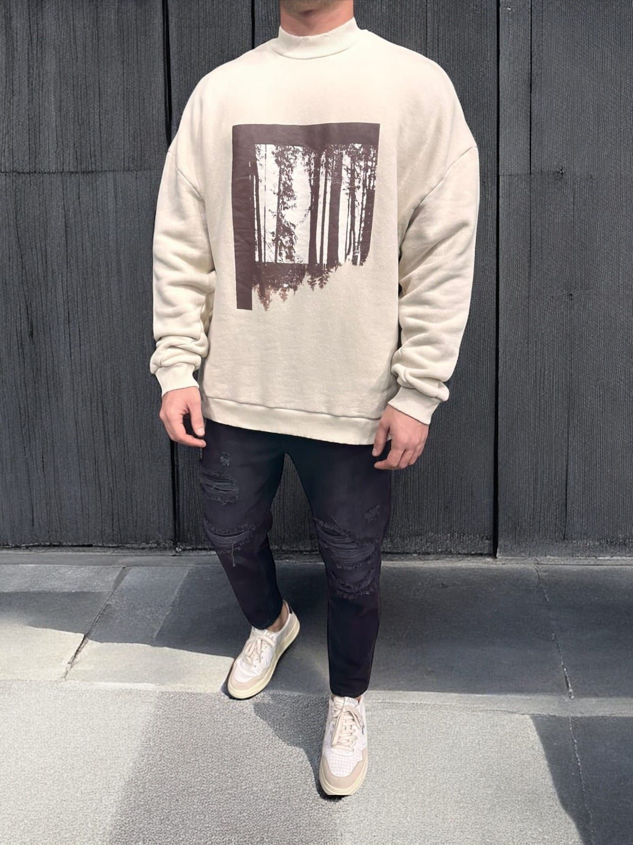 Beige Graphic Sweatshirt gallery.thumbnail 2