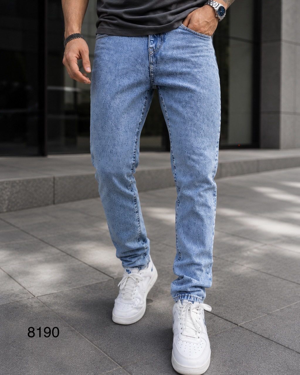 Relaxed Tapered Jeans – Light Blue 1