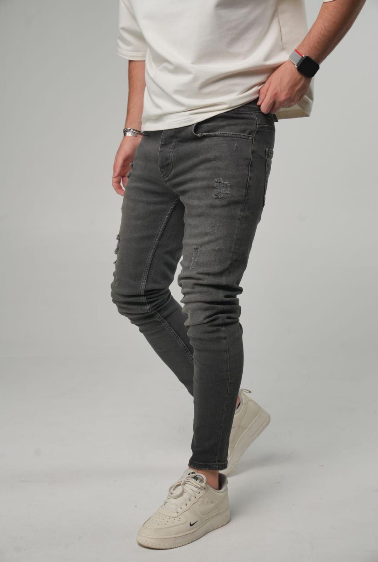 Washed Black Distressed Jeans gallery.thumbnail 2