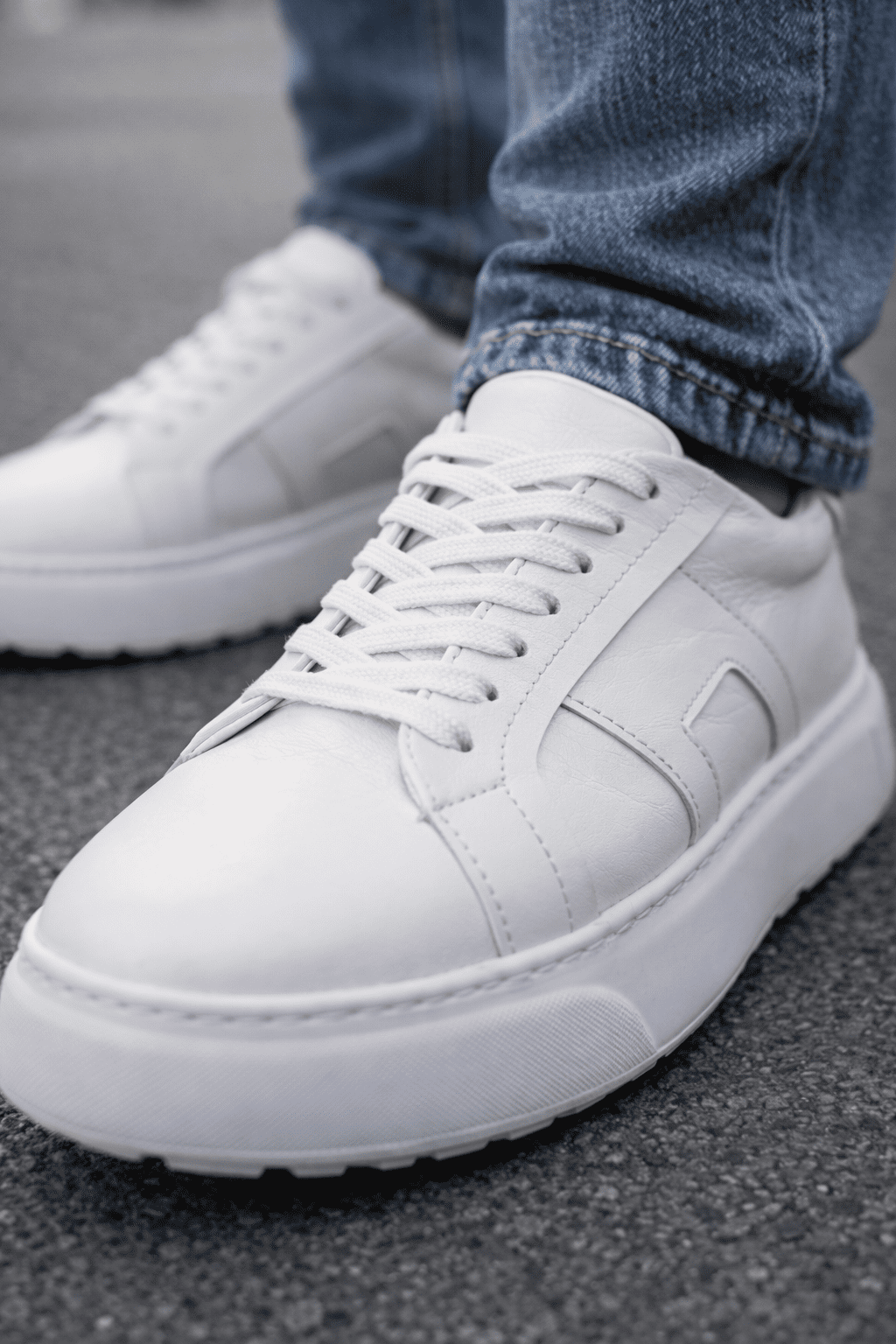 Essential Leather Sneakers – White gallery.thumbnail 3