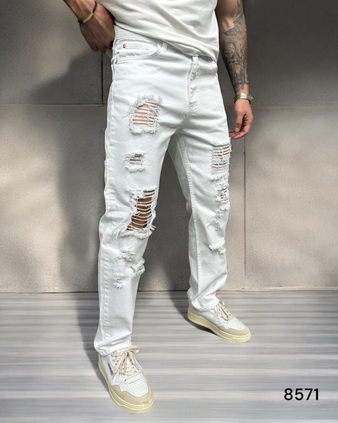 White Heavy Distressed Jeans gallery.thumbnail 1