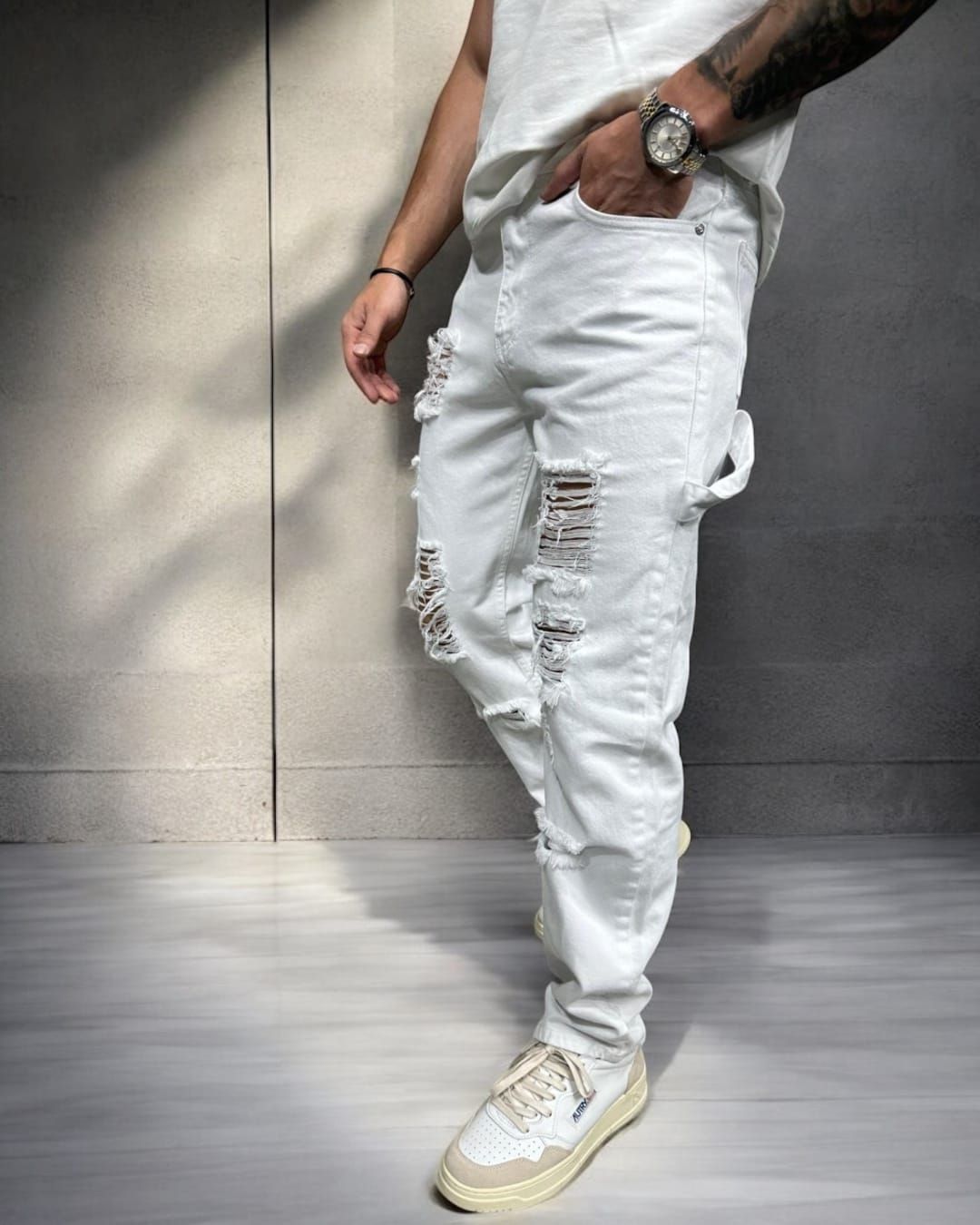 White Heavy Distressed Jeans gallery.thumbnail 2