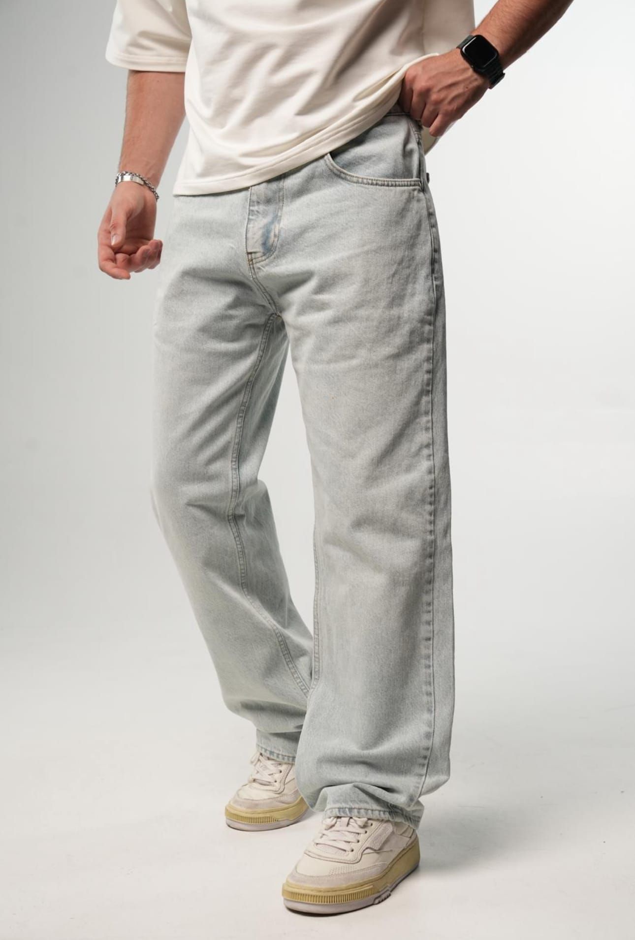 Light Blue Baggy Jeans gallery.thumbnail 2
