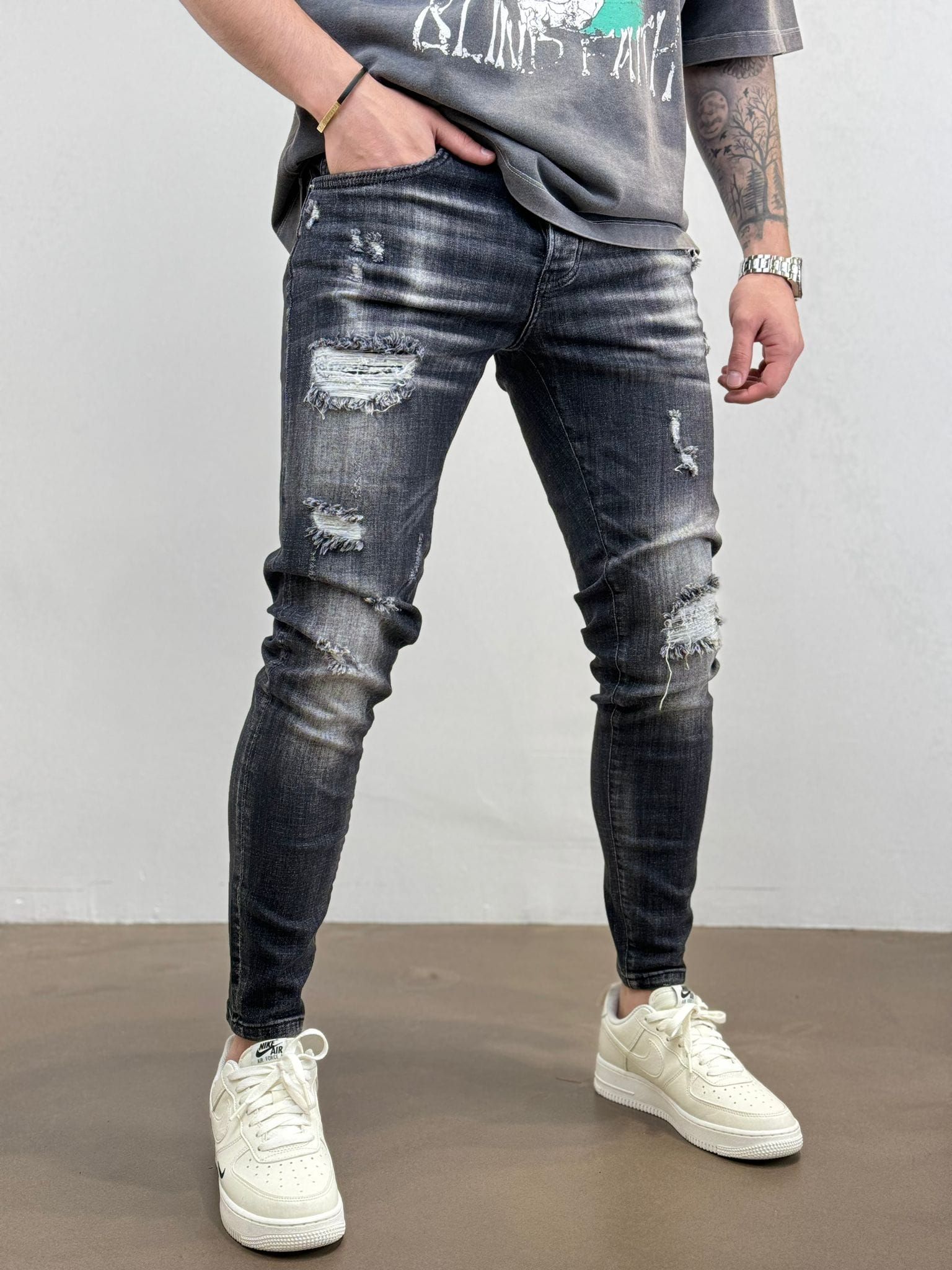 Black Washed Ripped Skinny Jeans gallery.thumbnail 2
