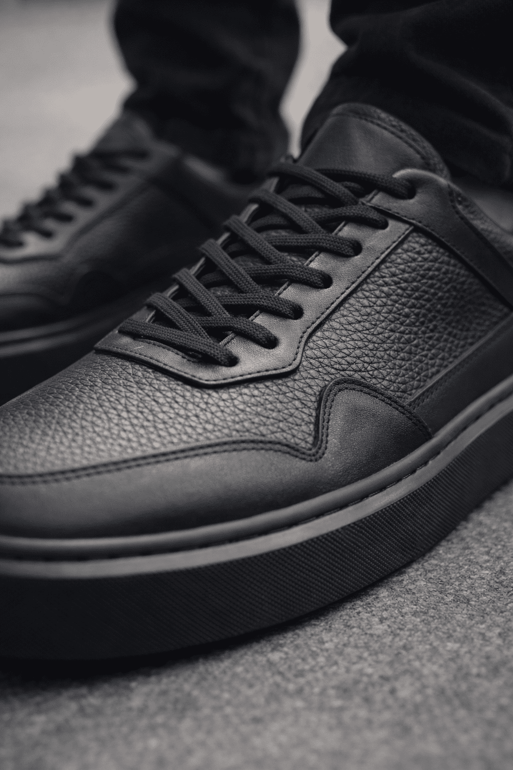 Leather Platform Sneakers – Black gallery.thumbnail 3