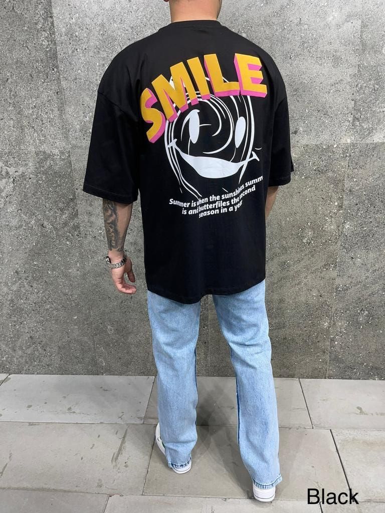 Black Oversized “Smile” T-Shirt gallery.thumbnail 2