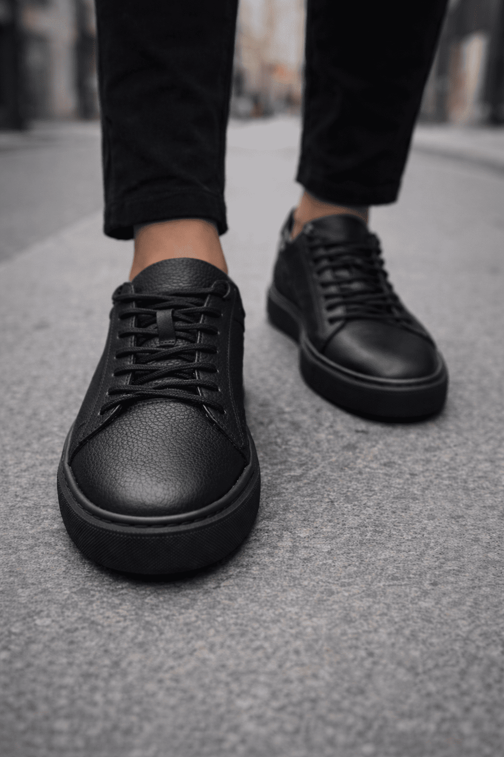 Essential Leather Sneakers – Black gallery.thumbnail 1
