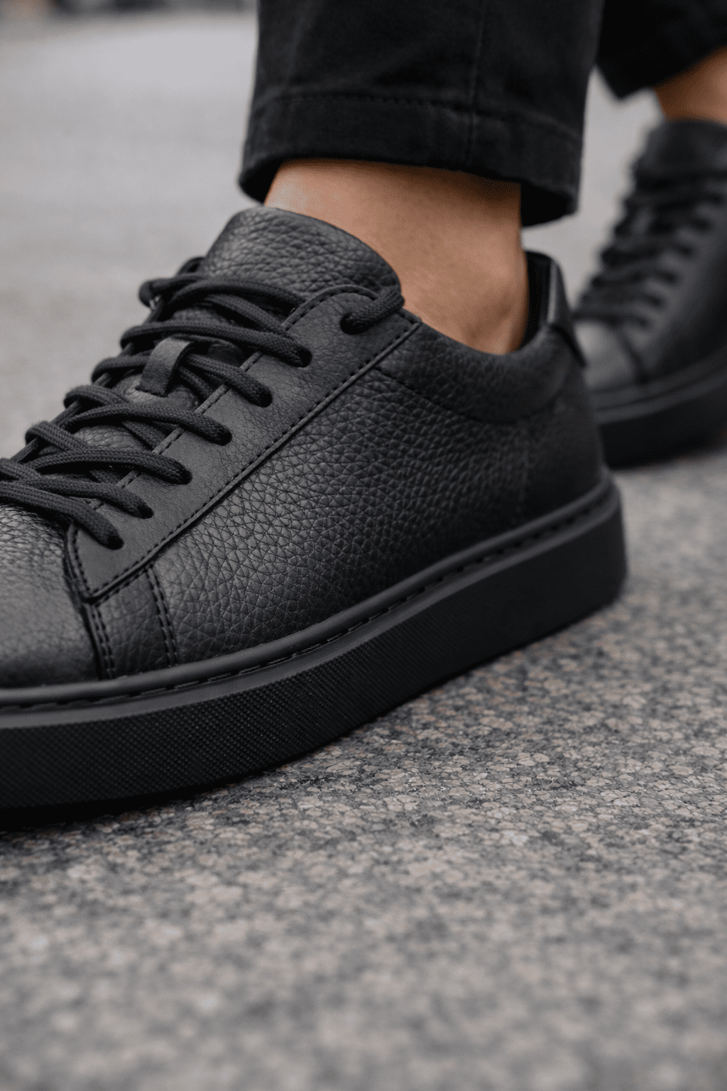 Essential Leather Sneakers – Black gallery.thumbnail 2