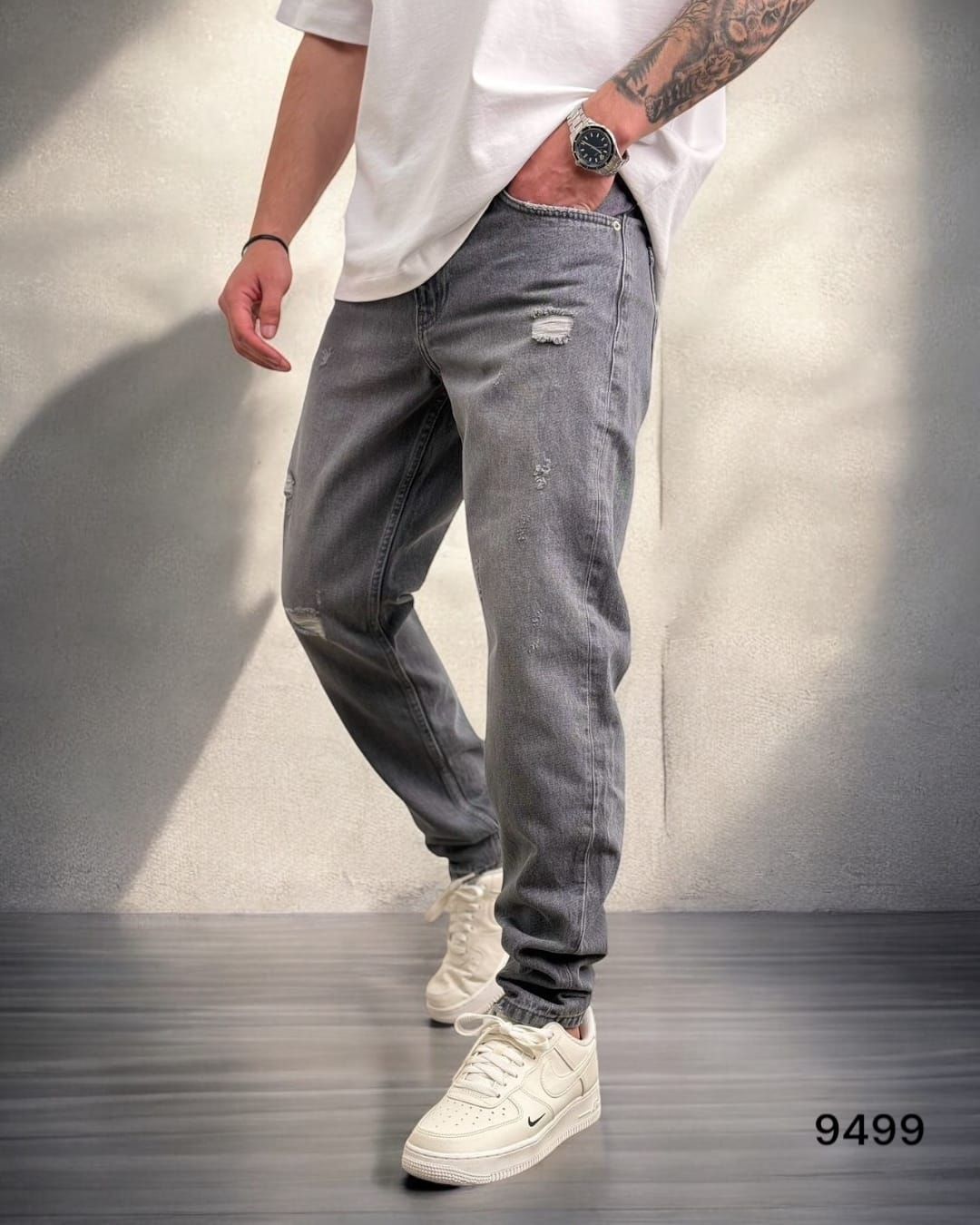 Grey Distressed Relaxed-Fit Jeans gallery.thumbnail 2