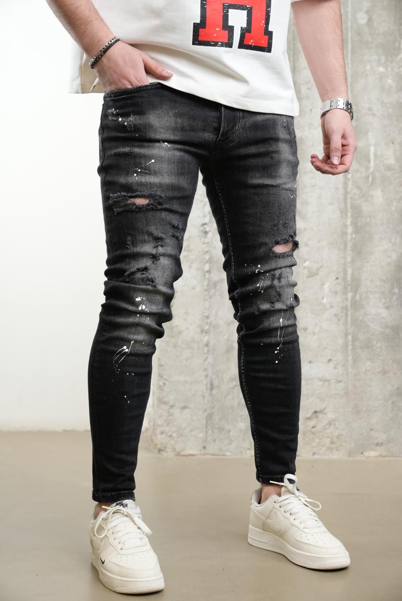 Black Distressed Skinny Jeans gallery.thumbnail 2