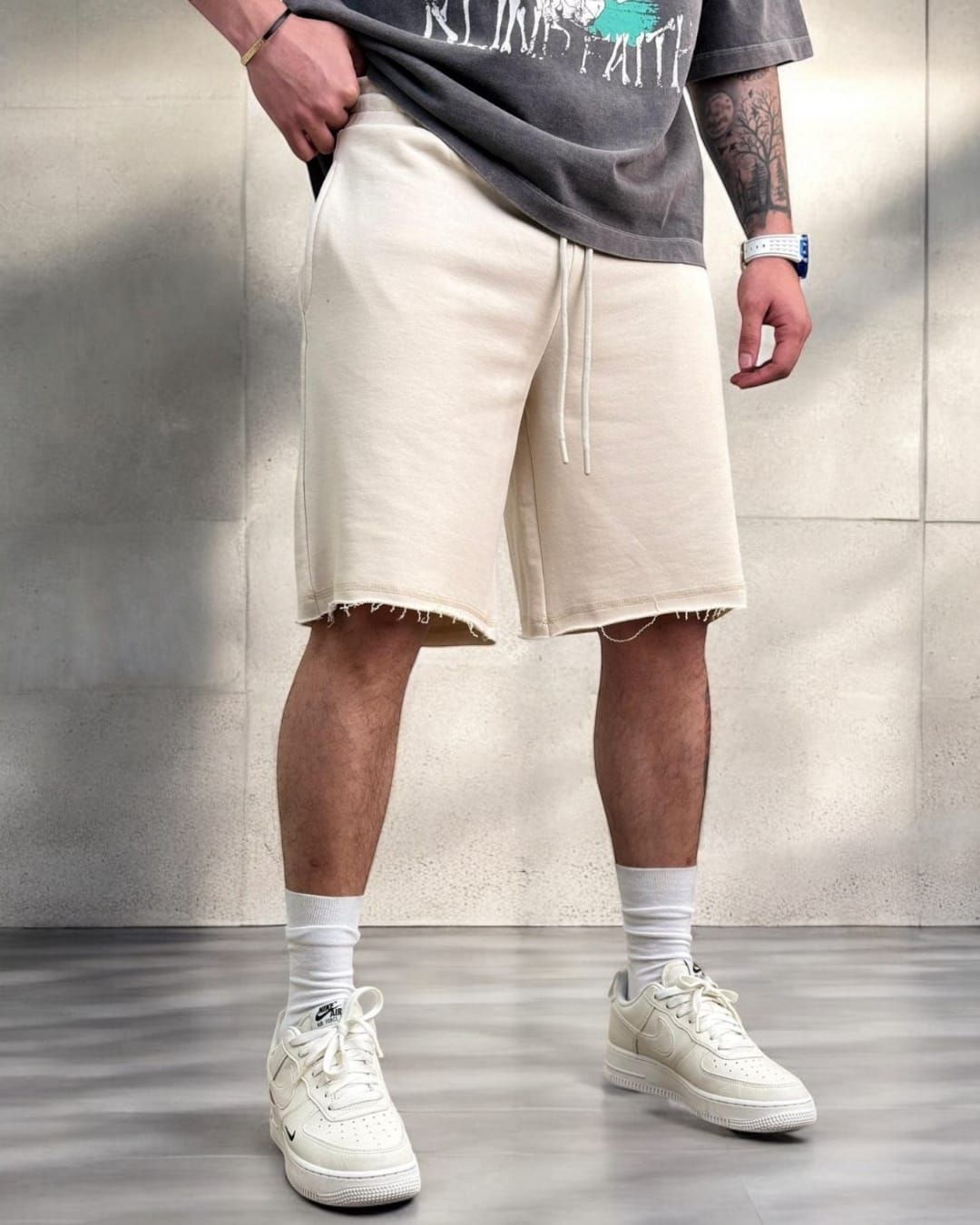 Beige Bermuda Shorts gallery.thumbnail 2