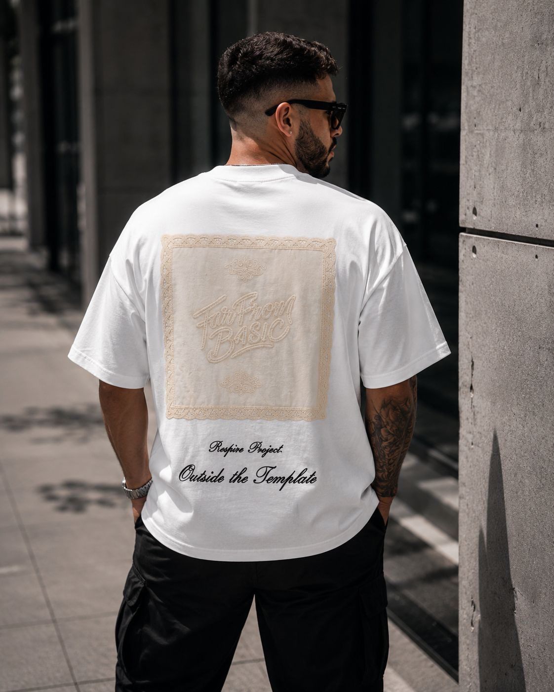 Oversized Statement Graphic T-Shirt – White gallery.thumbnail 2