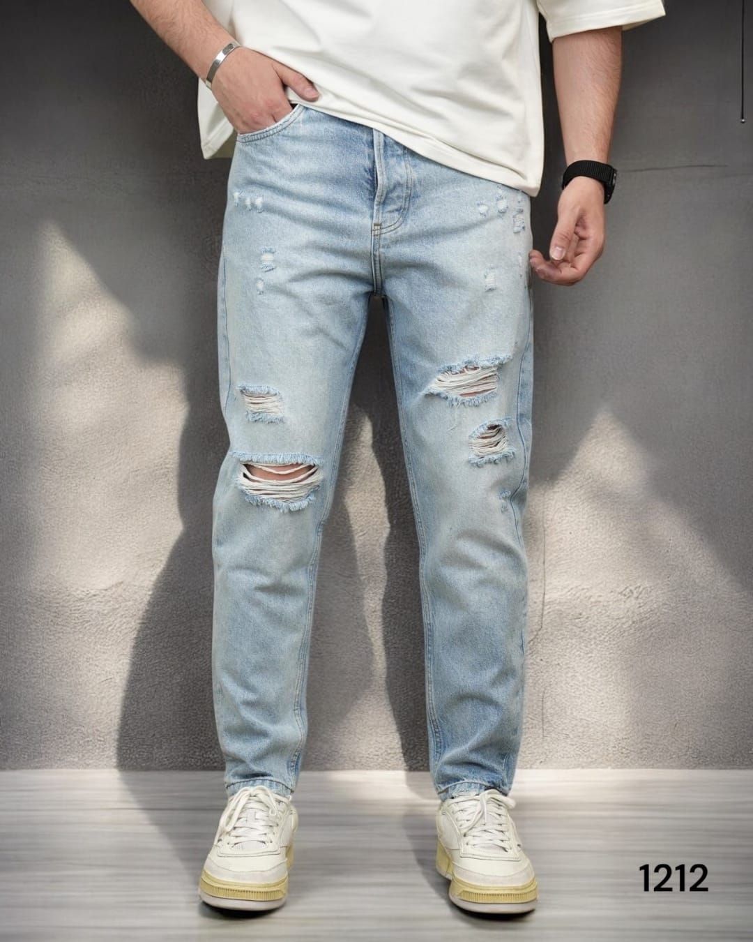 Men’s Distressed Relaxed Fit Jeans – Light Blue gallery.thumbnail 1