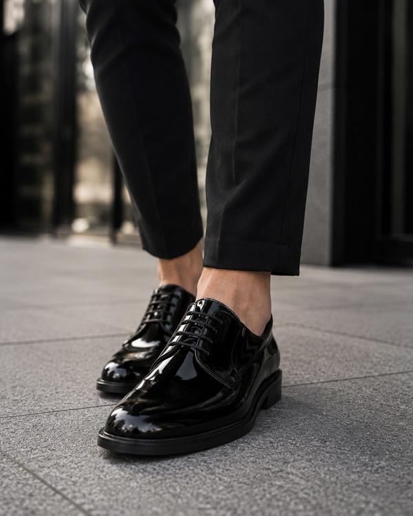 Elegant Glossy Shoes – Black