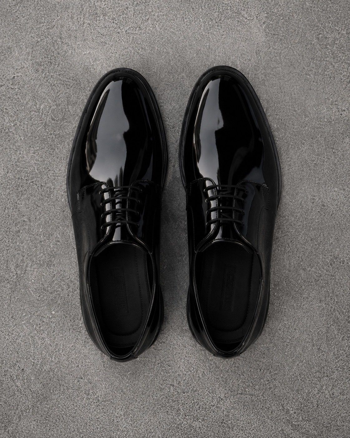 Elegant Glossy Shoes – Black gallery.thumbnail 3